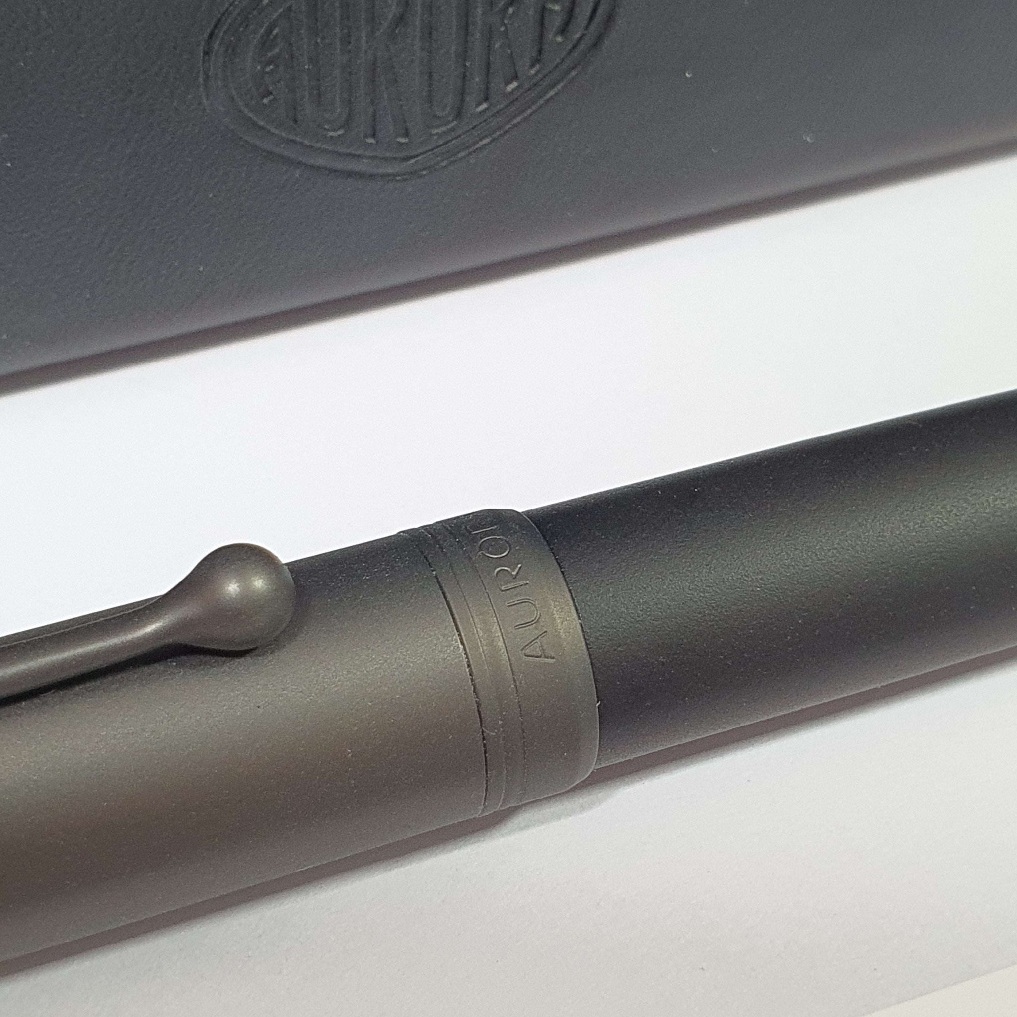 Aurora Talentum Ruthenium/Black 14K Gold Fountain Pen D10-CRN