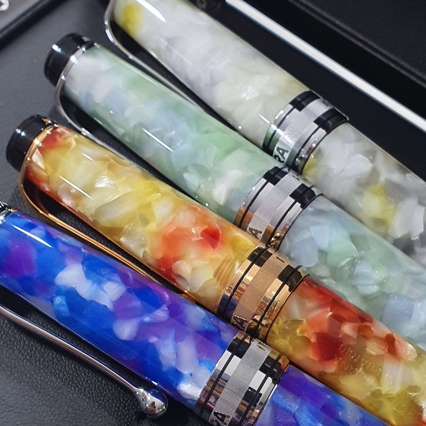 Aurora Optima Caleidoscopio Luce Bianca Fountain Pen 996-CKW (Limited Edition)