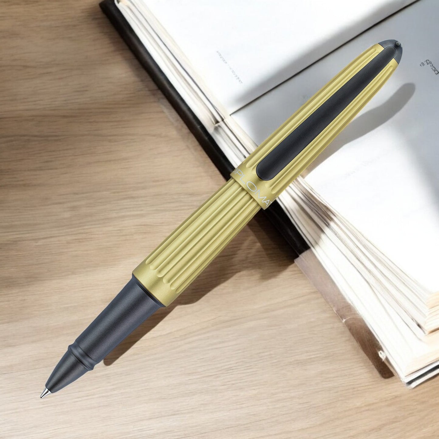Diplomat Aero Champagne Roller Ball Pen D40312030