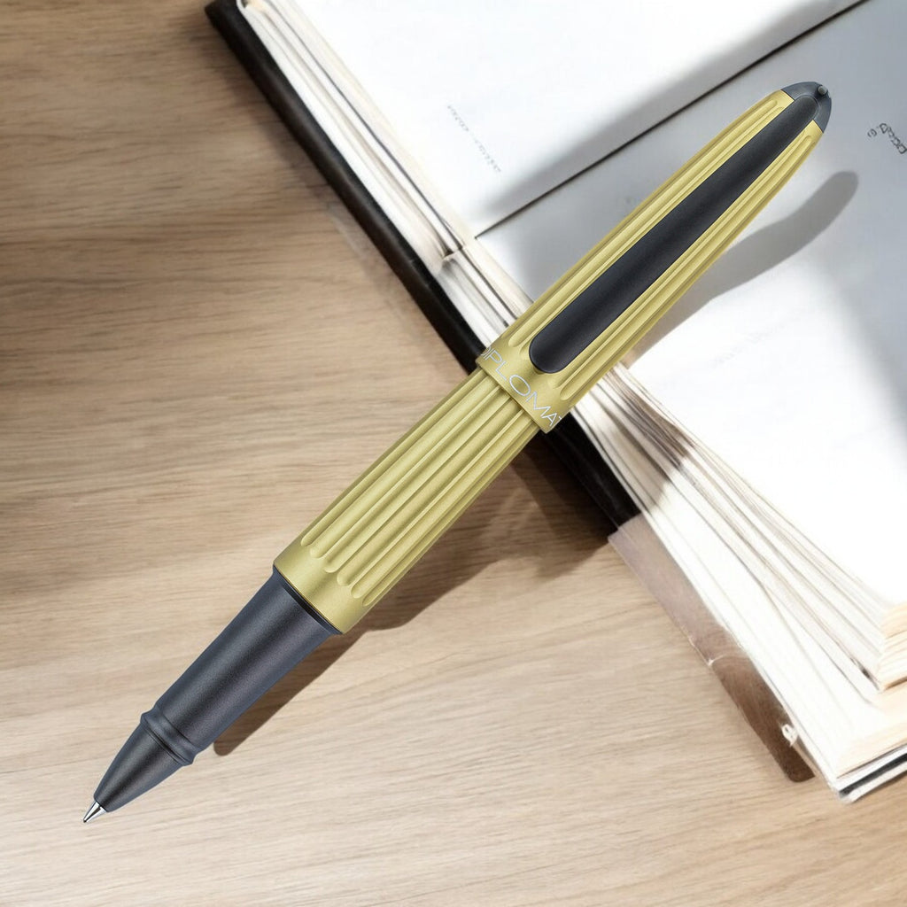 Diplomat Aero Champagne Roller Ball Pen D40312030