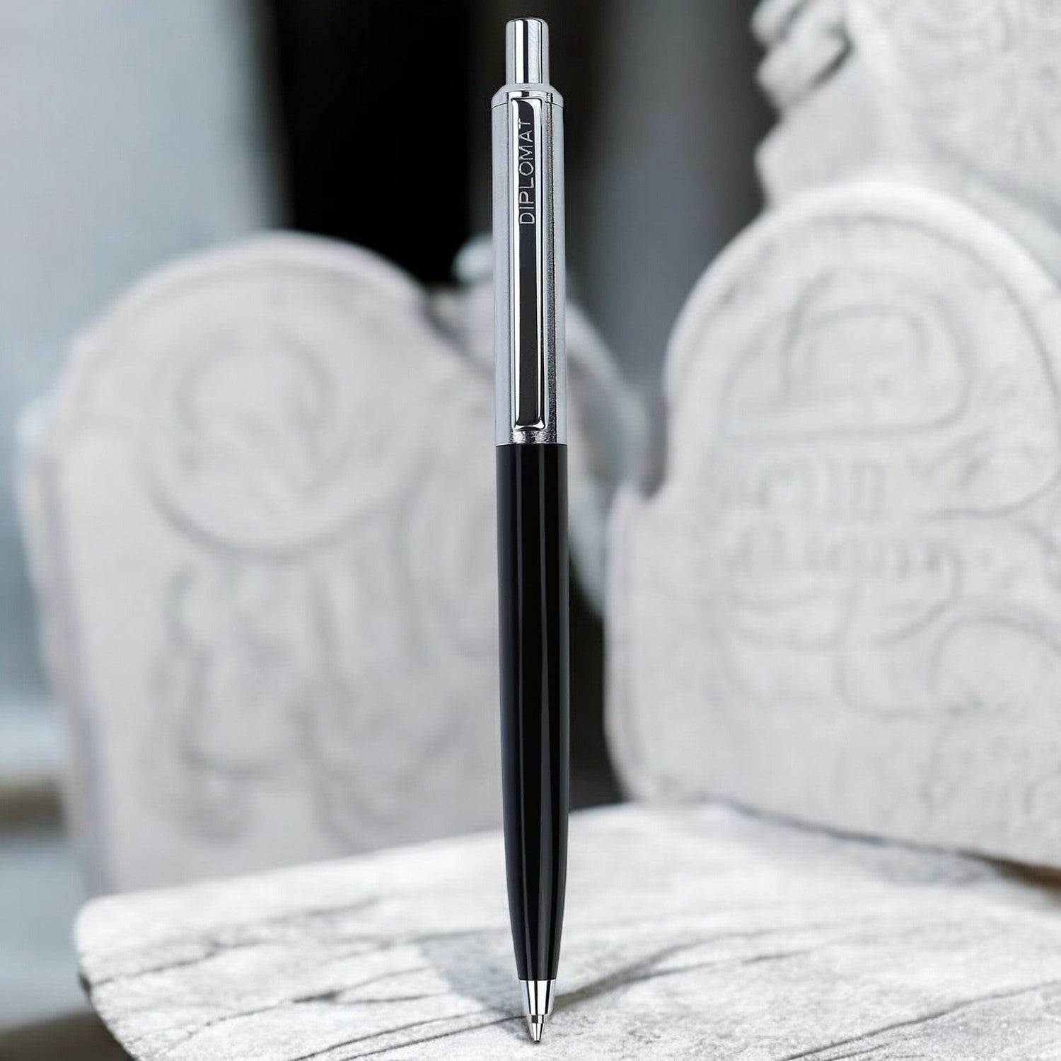 Diplomat Equipment Black Ball Pen D10543007