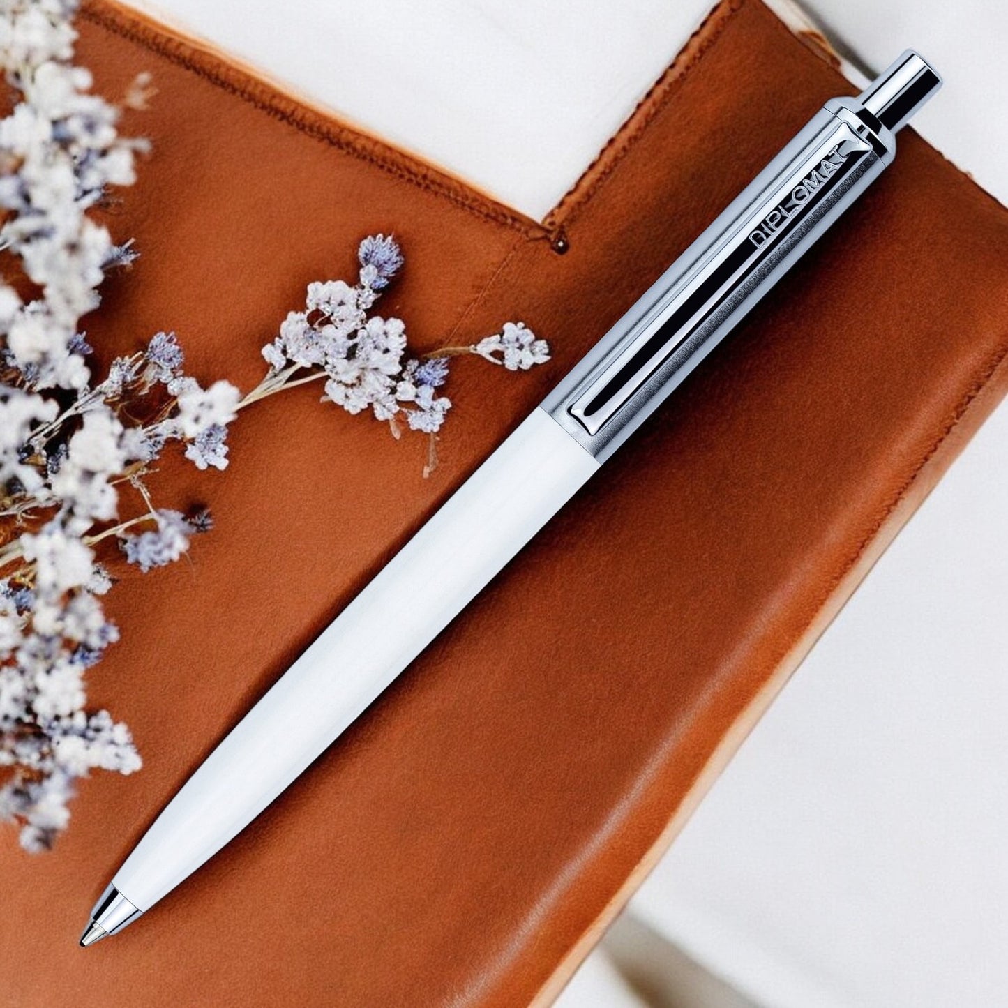 Diplomat Equipment White Ball Pen D10543215