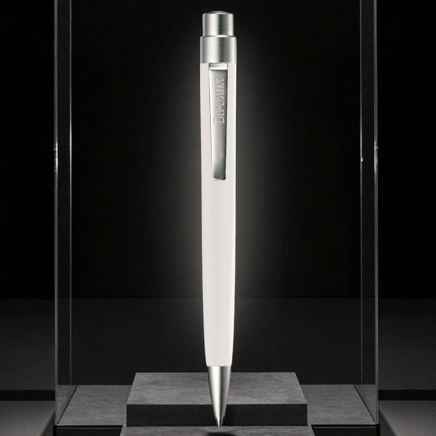 Diplomat Magnum Soft Touch White Ball Pen D20000562