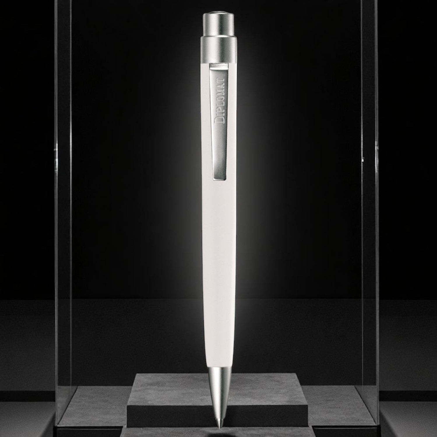 Diplomat Magnum Soft Touch White Ball Pen D20000562