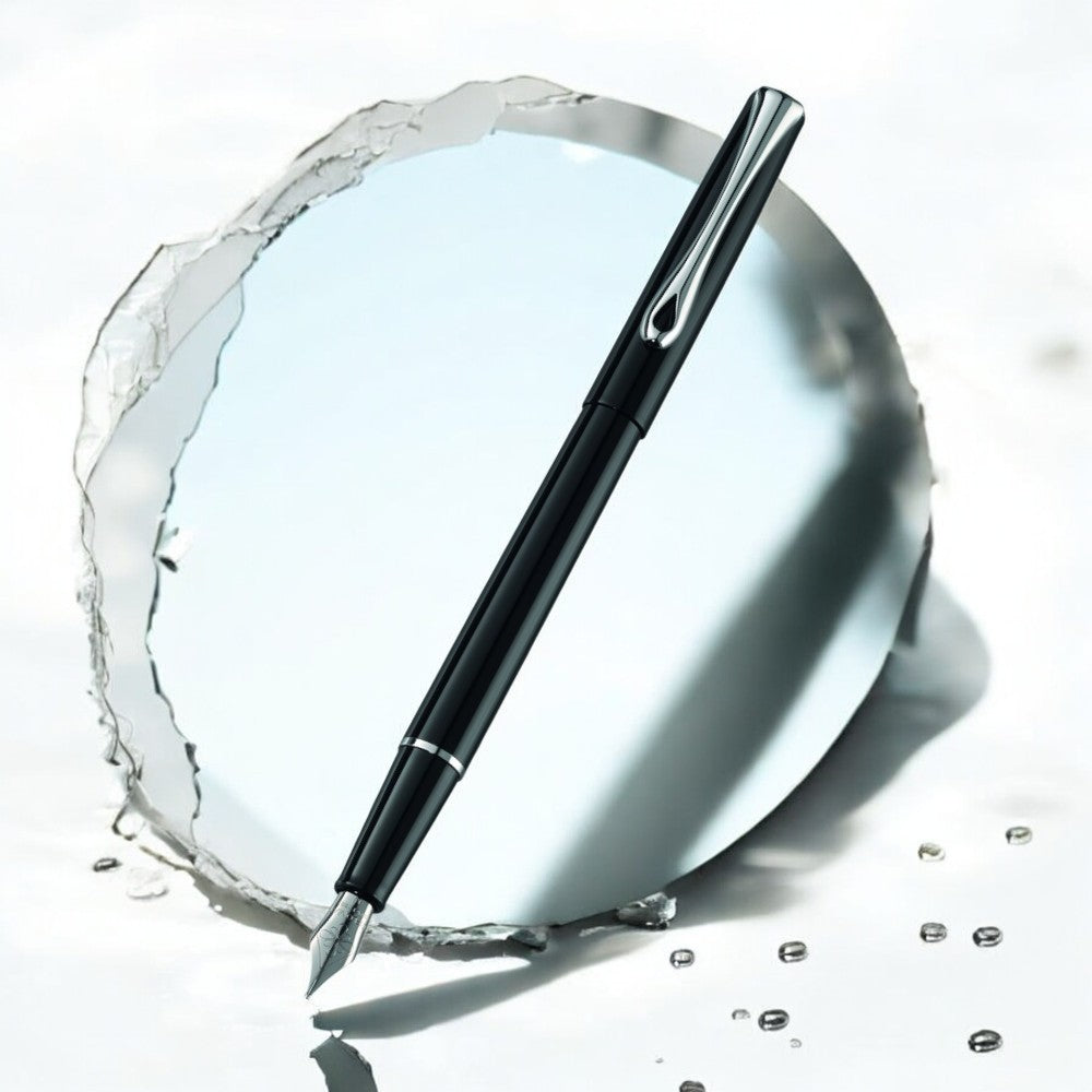 Diplomat Traveller Black Lacquer Fountain Pen