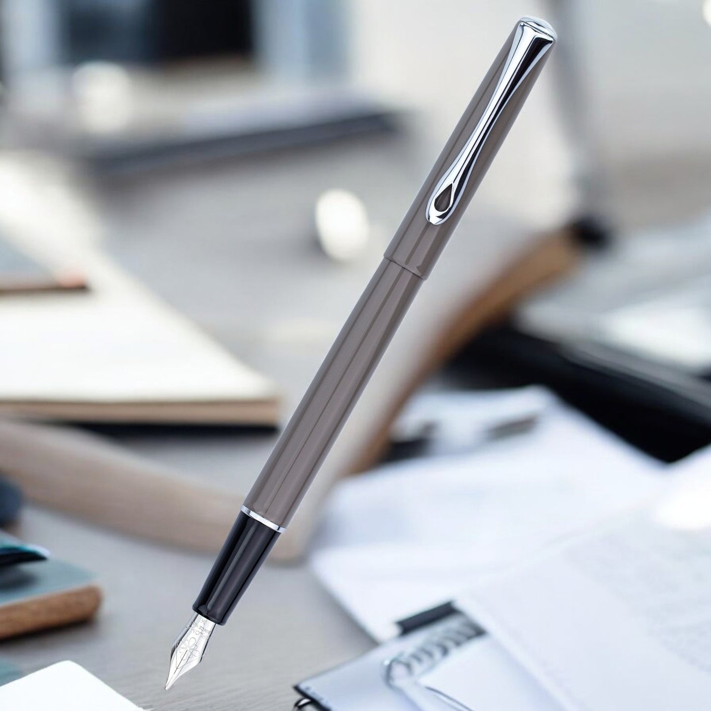 Diplomat Traveller Taupe Grey Fountain Pen