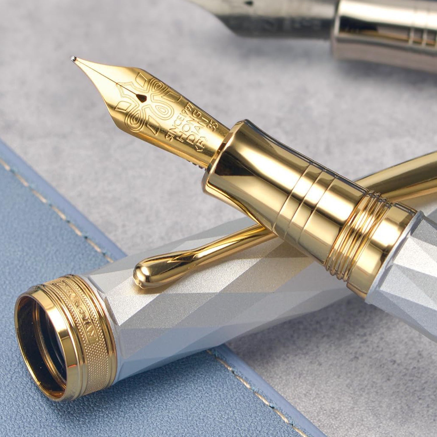 Hongdian N11 Louvre White GT Fountain Pen