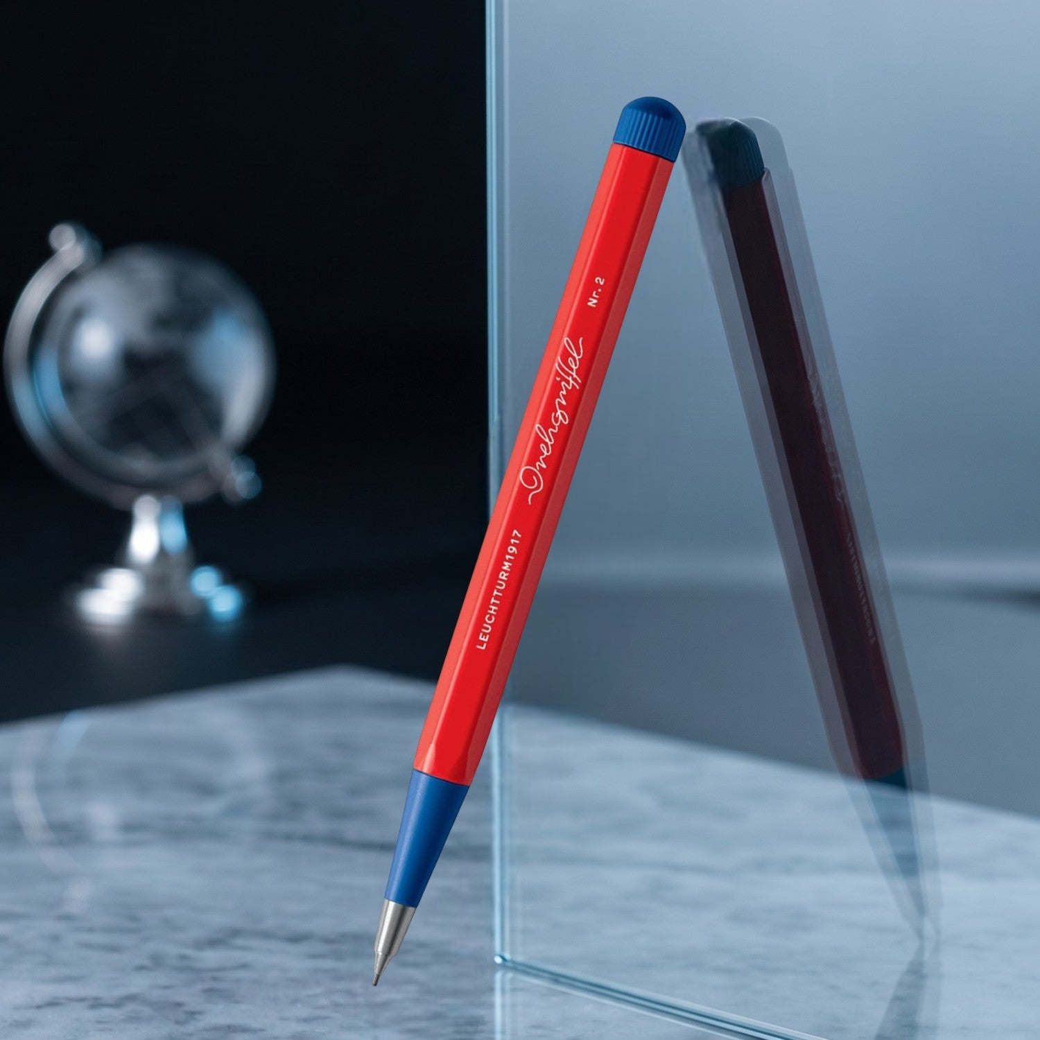 Leuchtturm1917 Drehgriffel Nr. 2 Bauhaus Red/Royal Blue Mechanical Pencil (0.7 MM) 371287 (Special Edition)