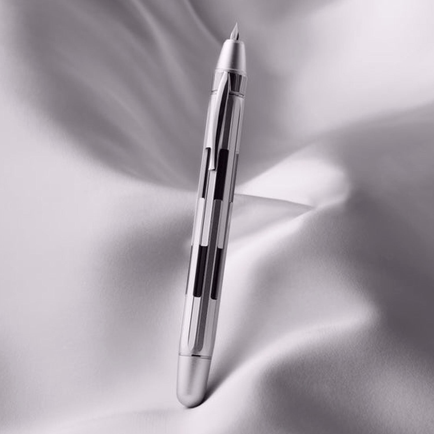 Nahvalur Eclipse Pure Silver CT Fountain Pen
