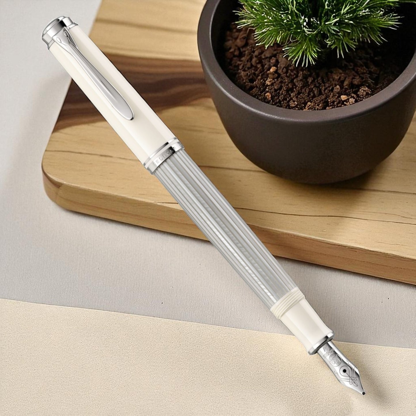 Pelikan Souveran M405 Silver/White Fountain Pen