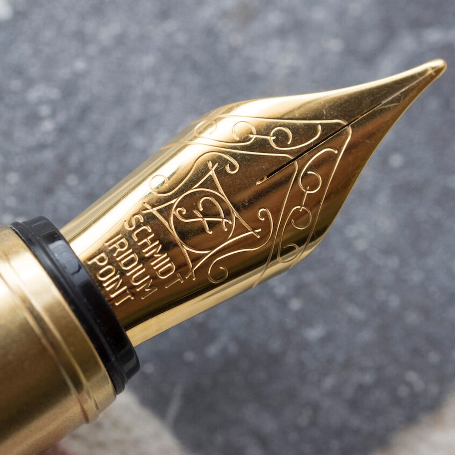 Ystudio Resin Black Fountain Pen