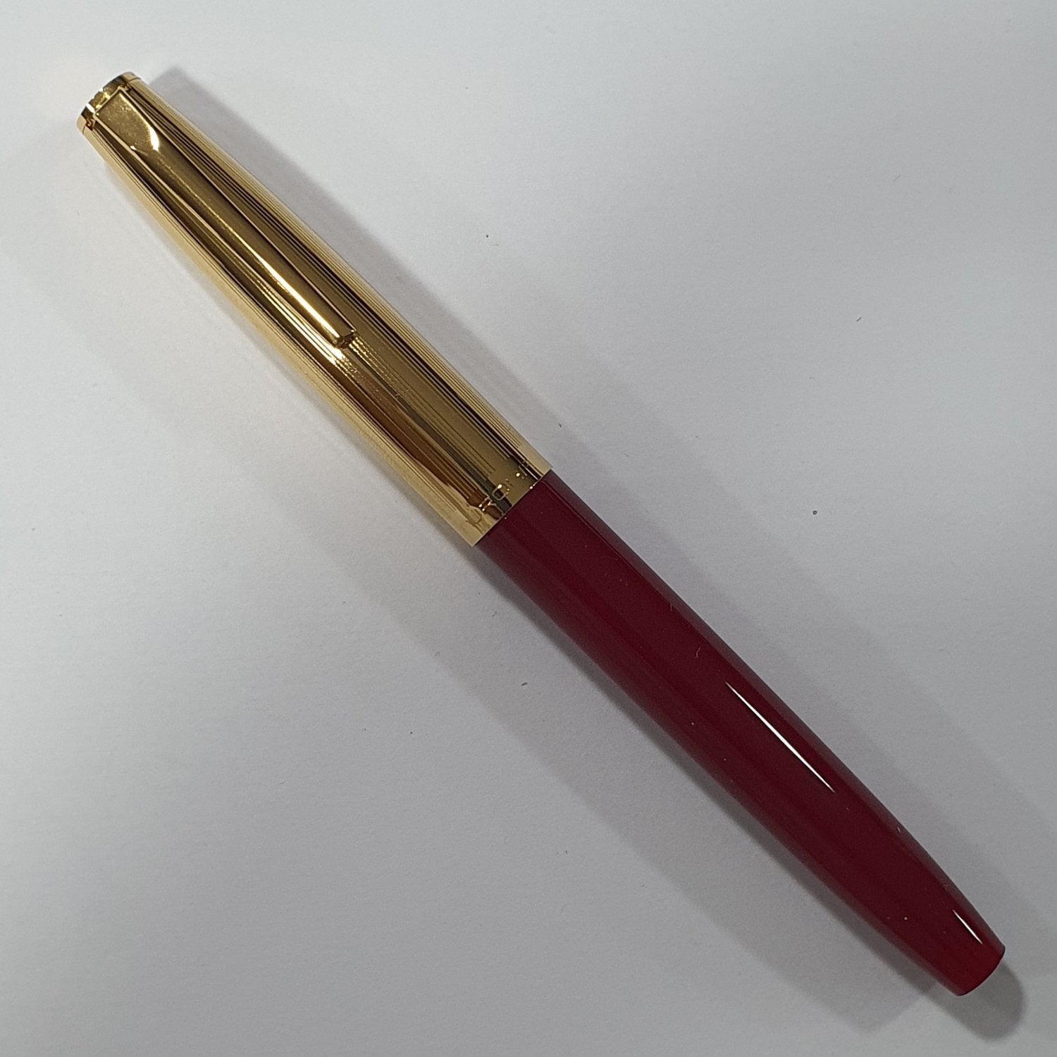 Aurora Duo Cart Burgundy Fountain Pen wih hooded nib