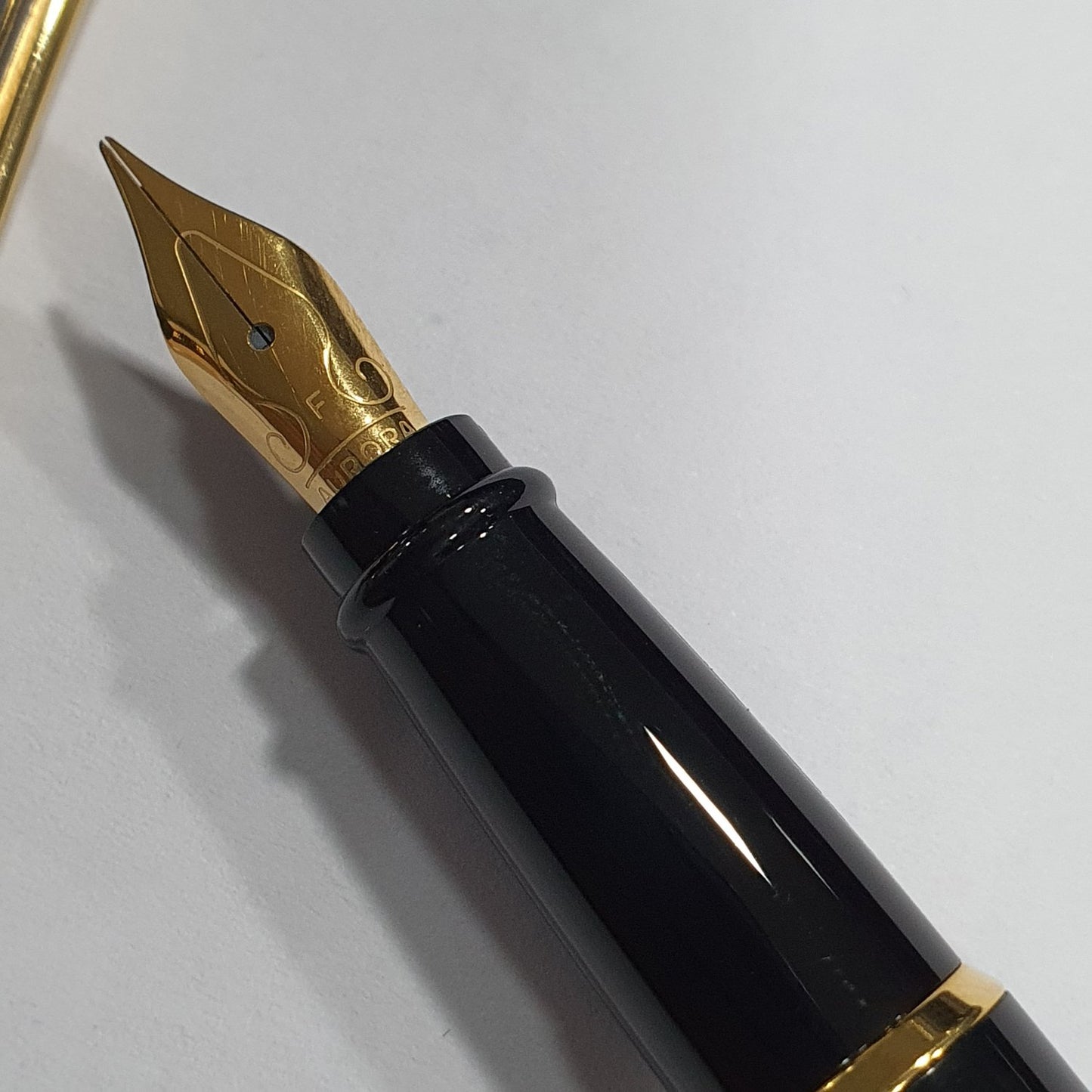 Aurora Style Resin Black GT Fountain Pen E12-DN