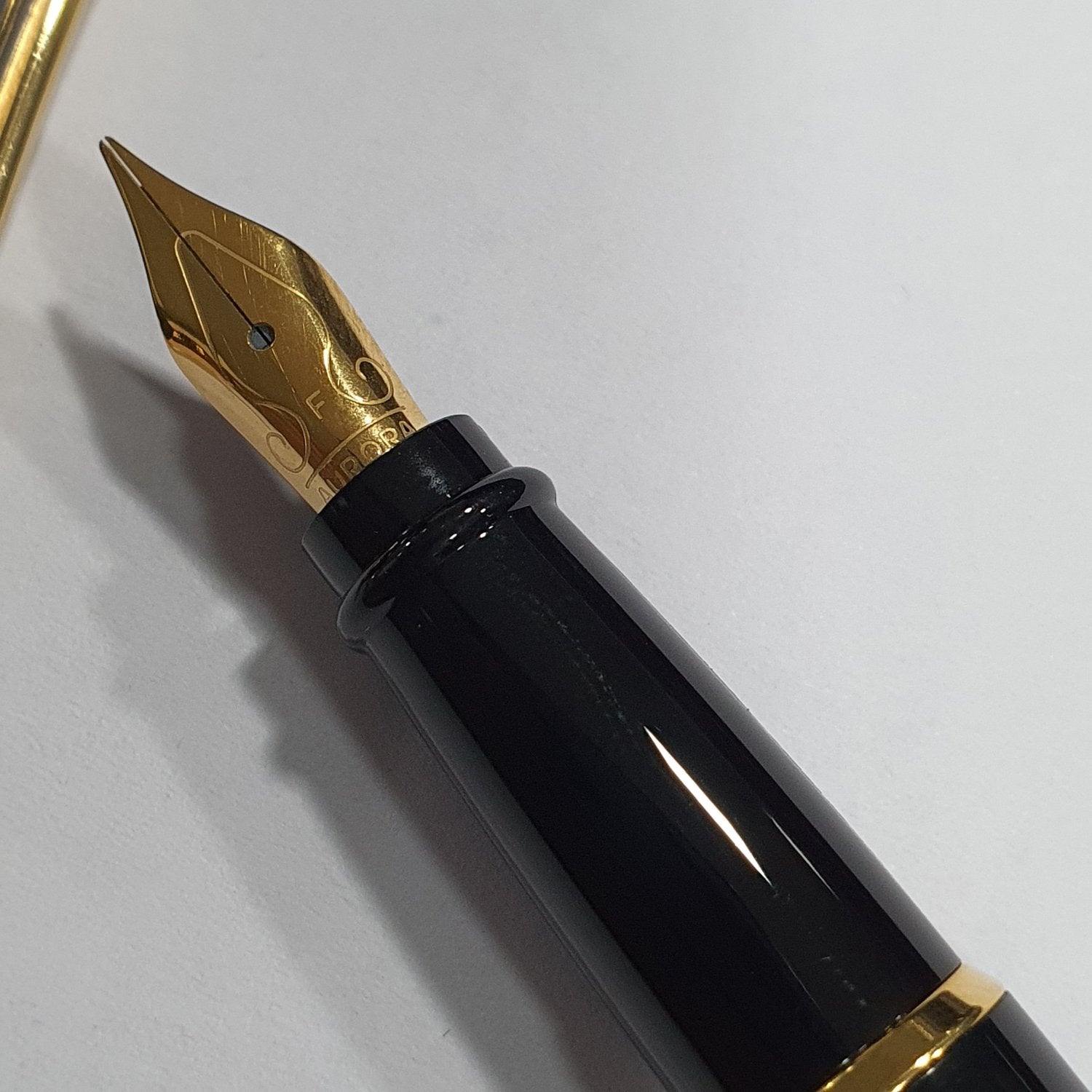 Aurora Style Resin Black GT Fountain Pen E12-DN