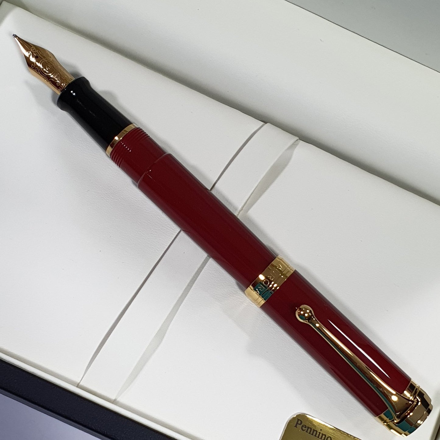 Aurora Talentum Bordeaux 14K Gold GT Fountain Pen