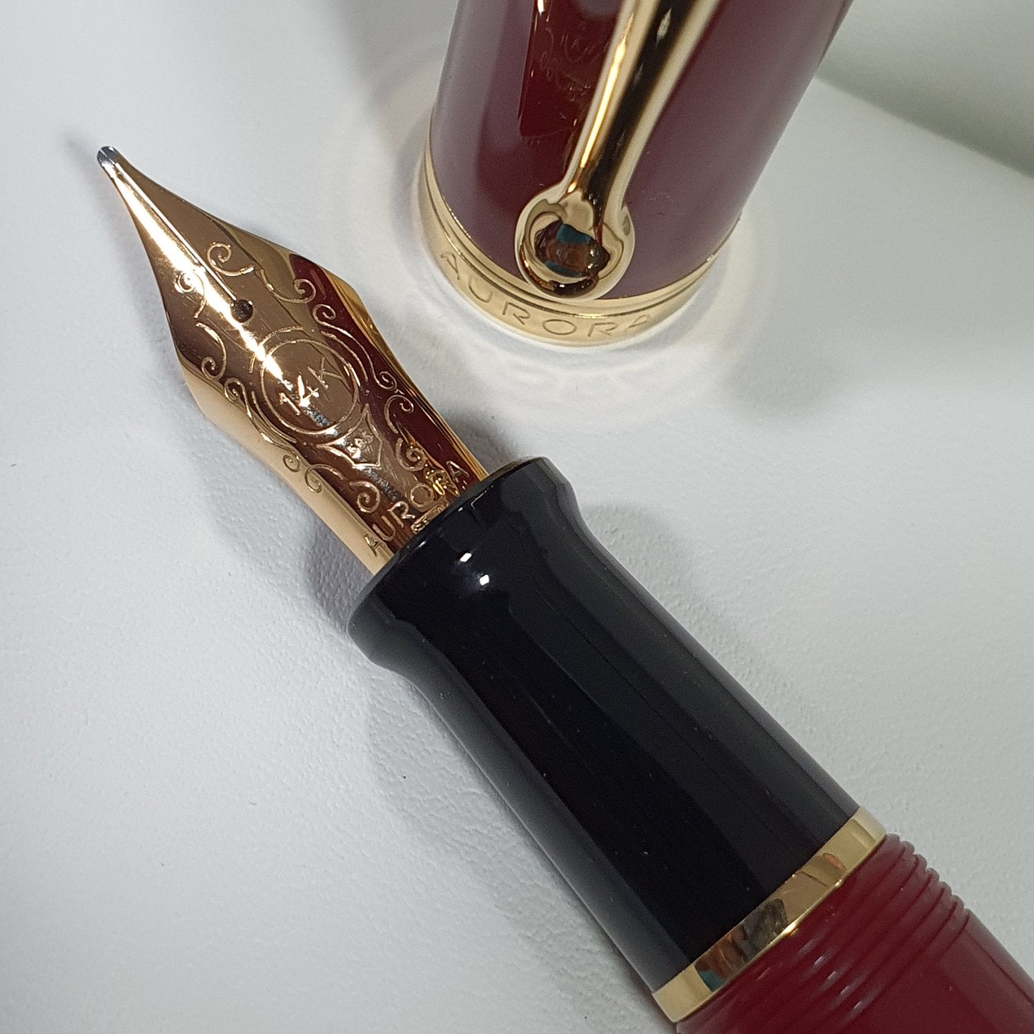 Aurora Talentum Bordeaux 14K Gold GT Fountain Pen