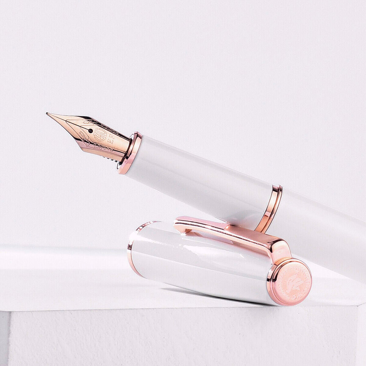 Hongdian 920 White Fountain Pen