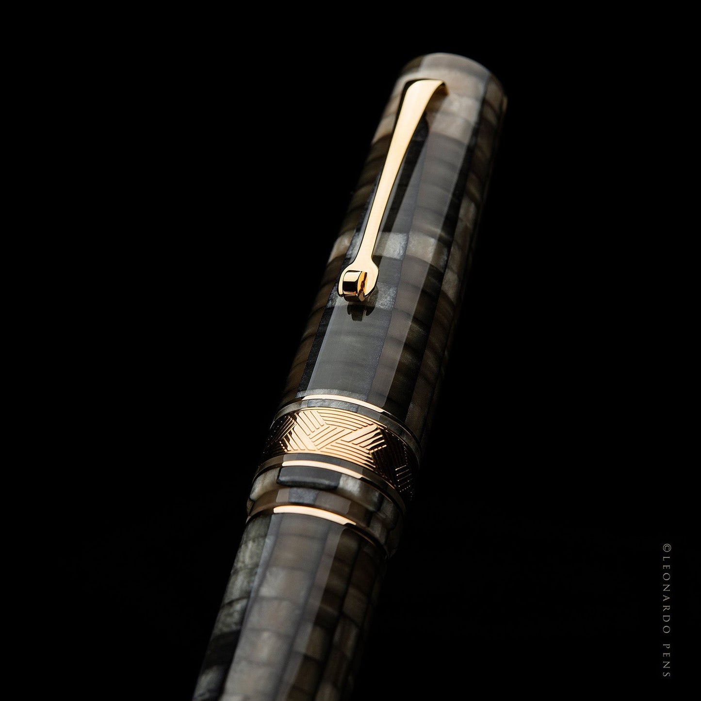 Leonardo Momento Zero Grande Mosaico Sand GT Fountain Pen
