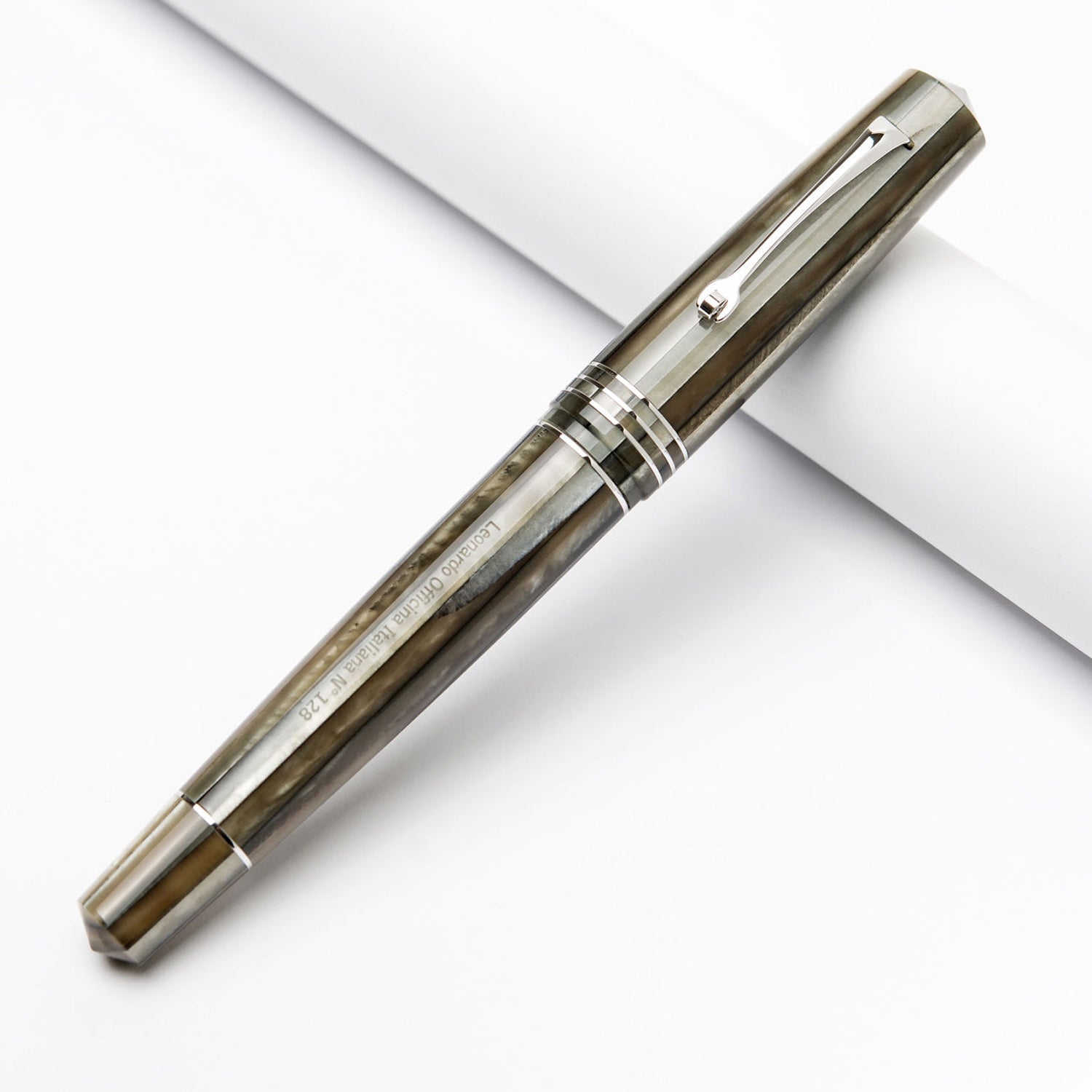 Leonardo Momento Zero Grande Sand CT Fountain Pen