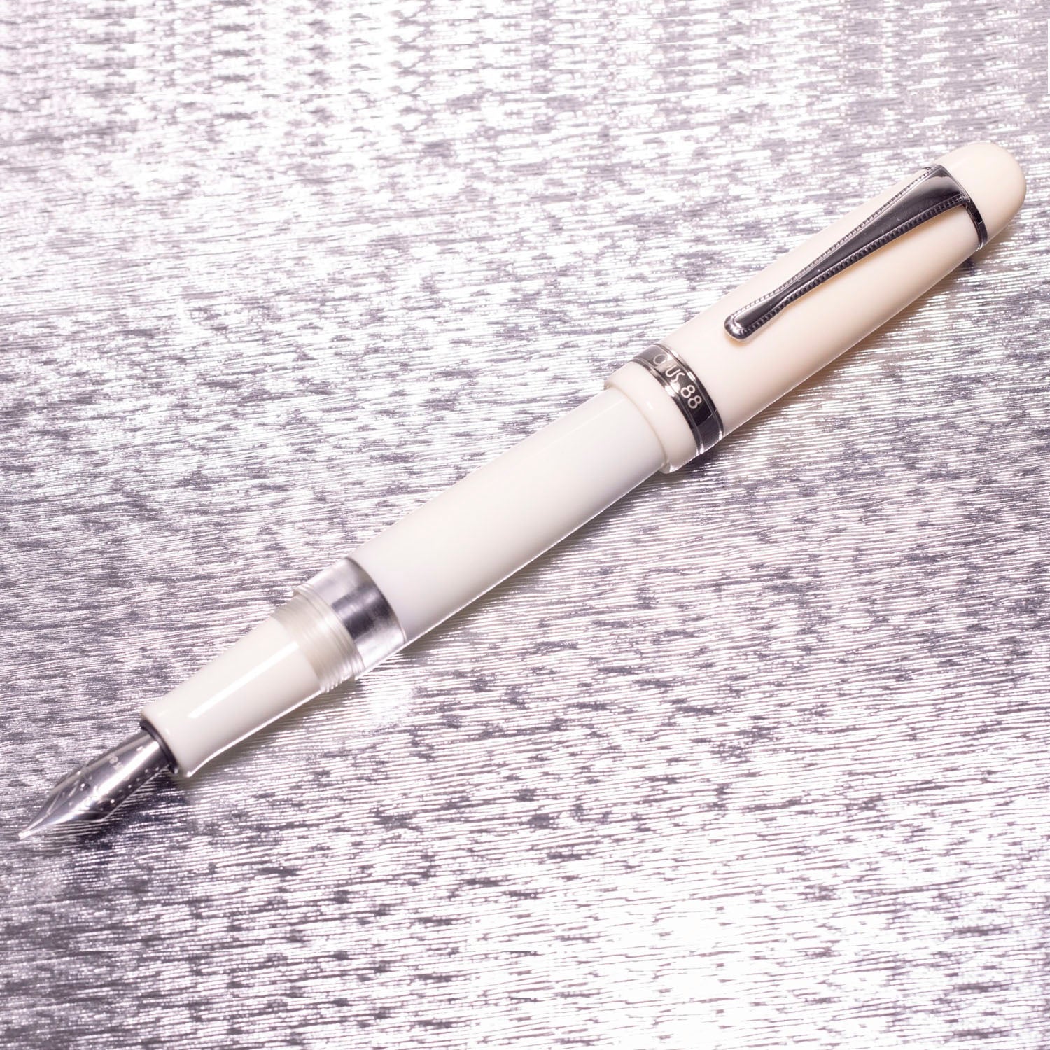 Opus 88 Jazz Solid White Fountain pen