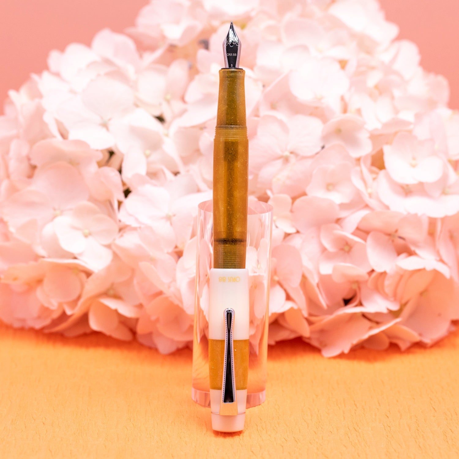 Opus 88 Koloro White Fountain pen
