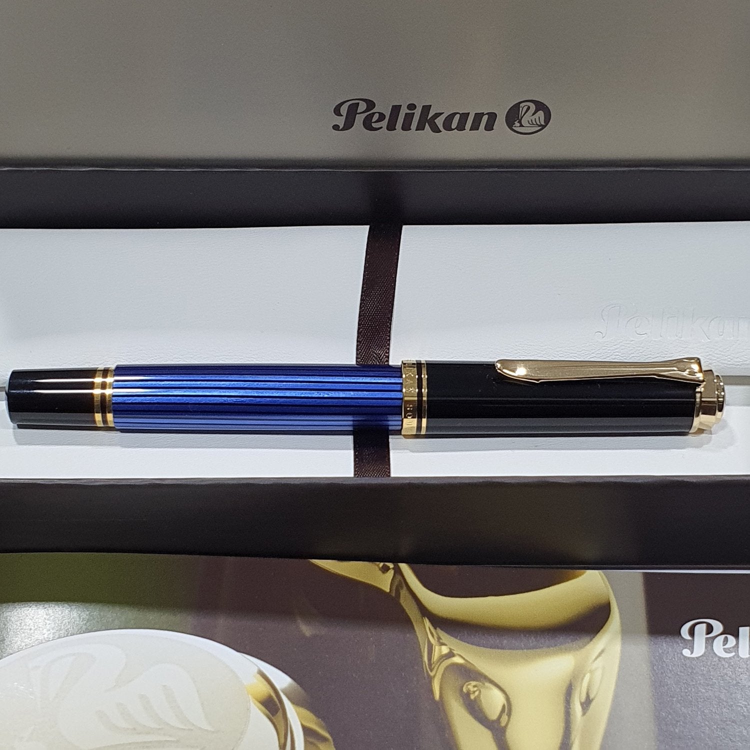 Pelikan Souverän 400 Füllfederhalter – Schwarz-blau, Mit M-Feder, Klassisches Design