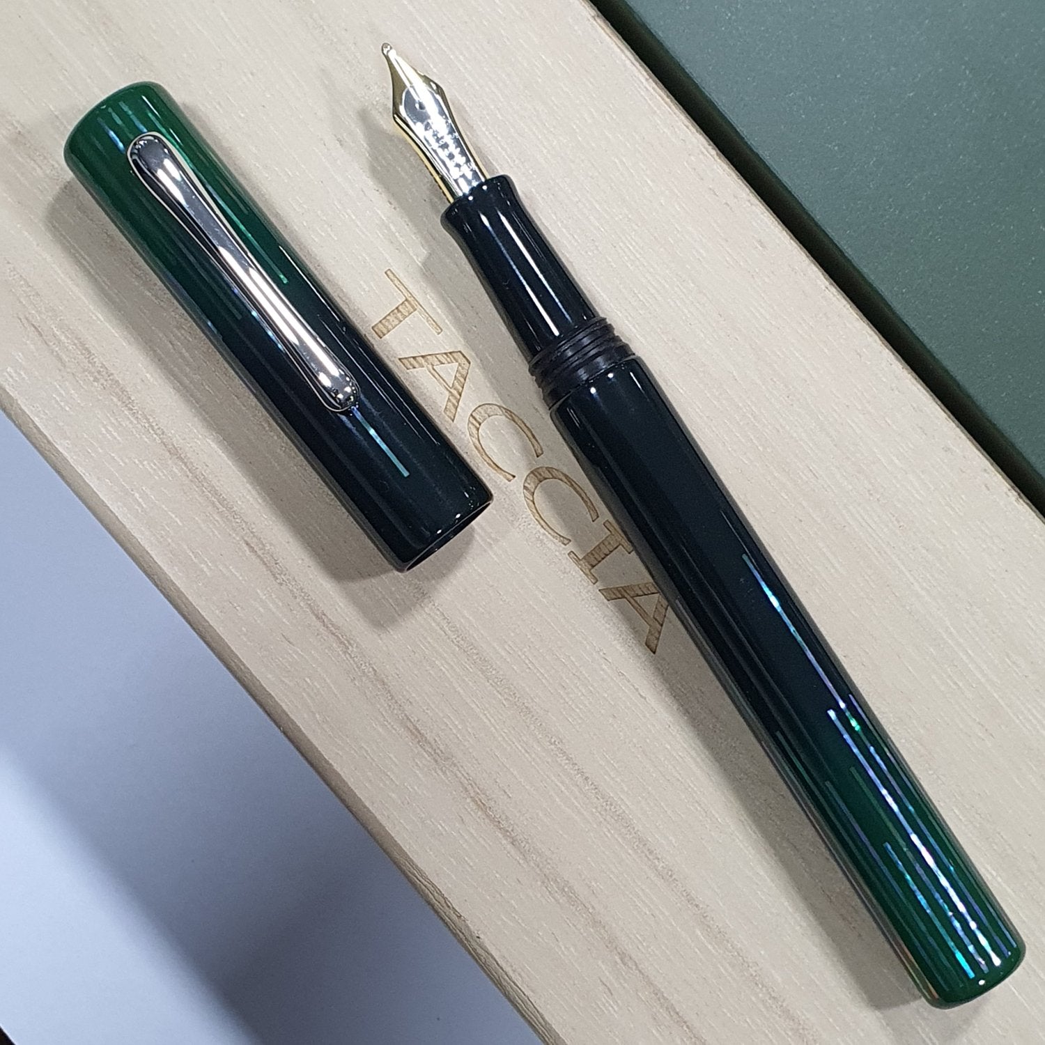 Taccia Ama-Iro Raden Jiu Fountain Pen TF-003-GN (Limited Edition)