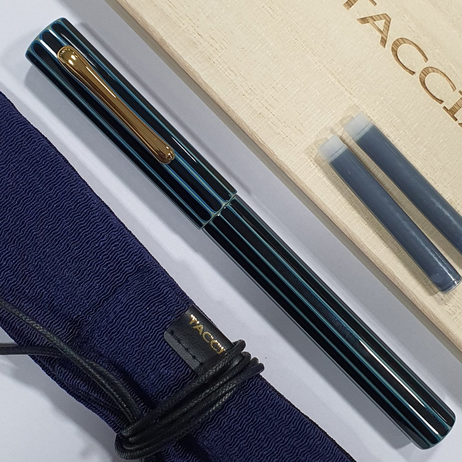 Taccia Kaku-Tate Urushi Asagi Fountain Pen TKT-14F-AS