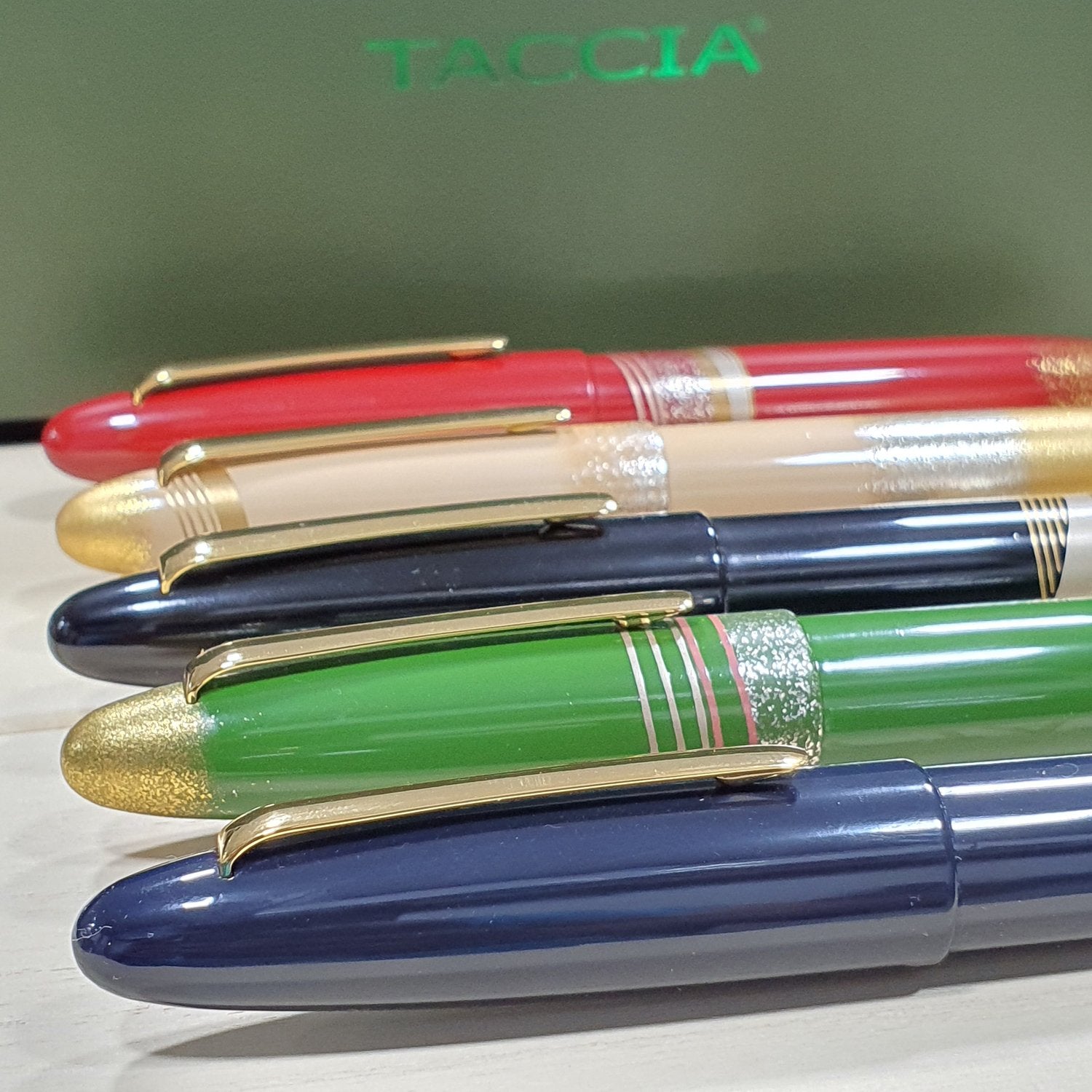 Taccia Kaza-e Urushi Sourai Fountain Pen TKE-18F-SR (Limited Edition)