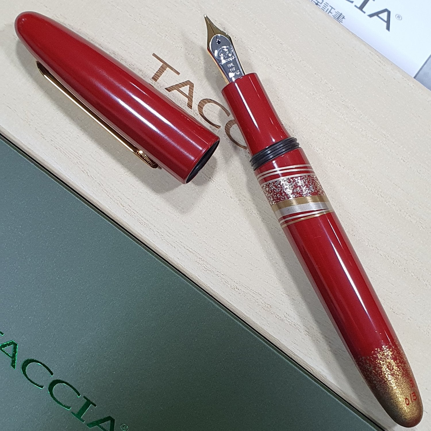 Taccia Kaza-e Urushi Sourai Fountain Pen TKE-18F-SR (Limited Edition)