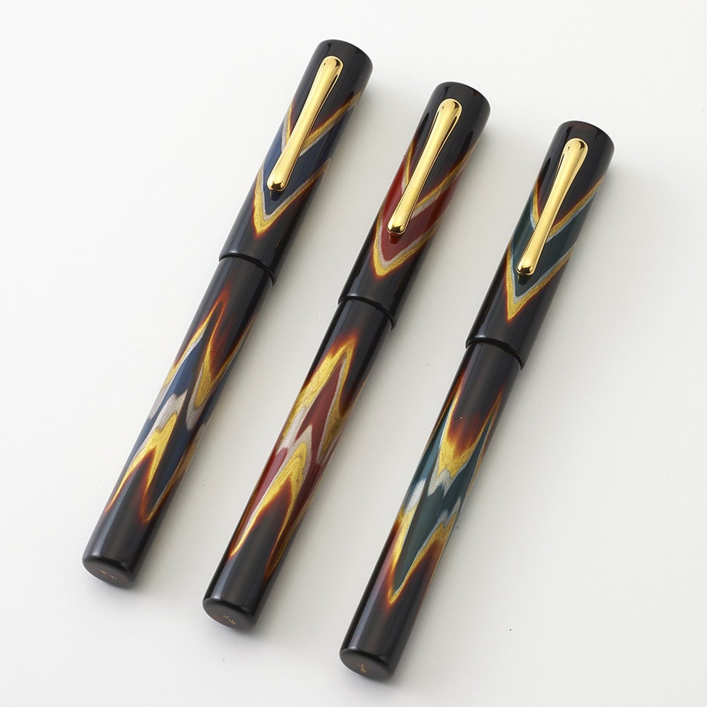 Taccia Ukiyo-e Urushi Hokusai Red Fountain Pen TF-004-RD (Limited Edition)