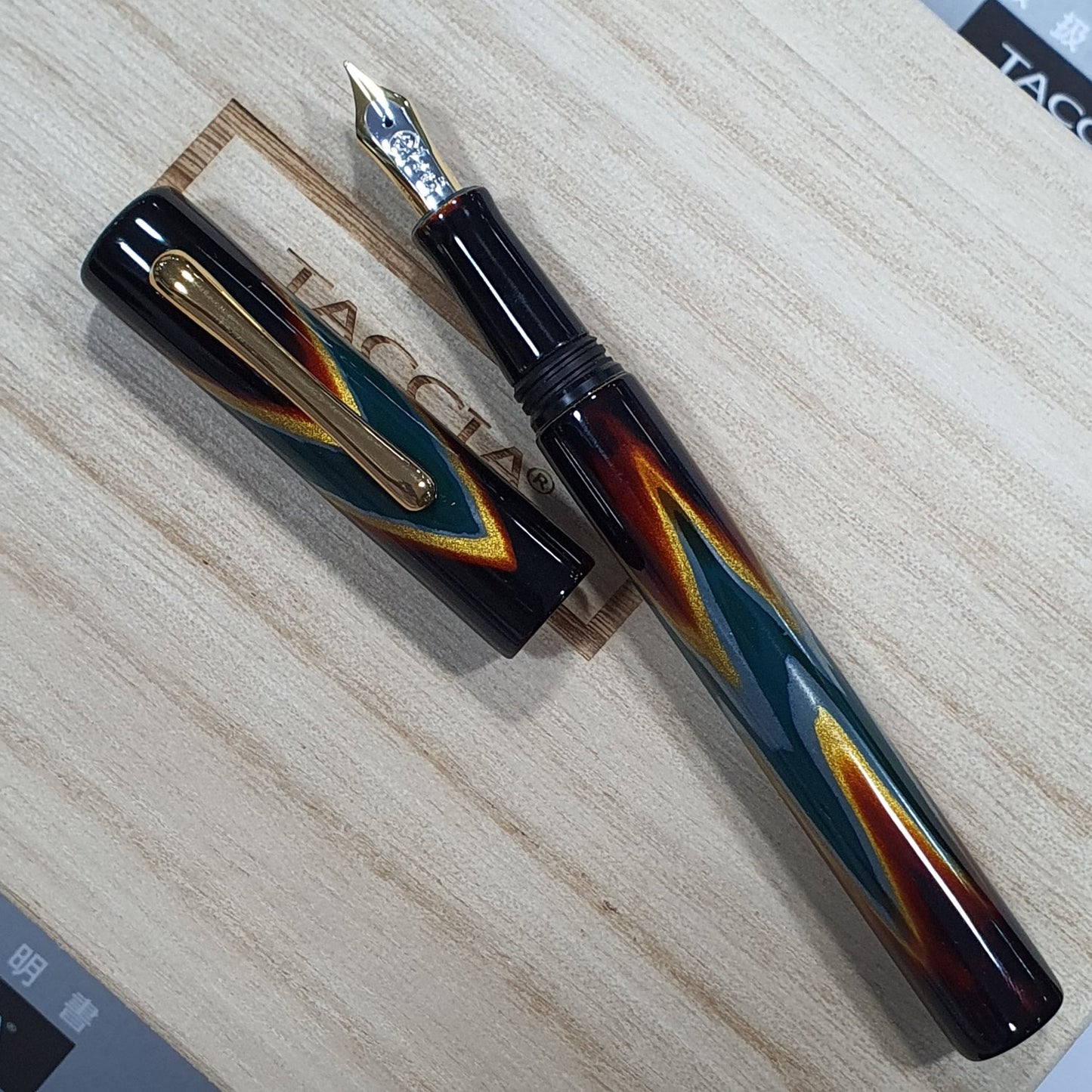 Taccia Ukiyo-e Urushi Hokusai Green Fountain Pen TF-004-GR (Limited Edition)