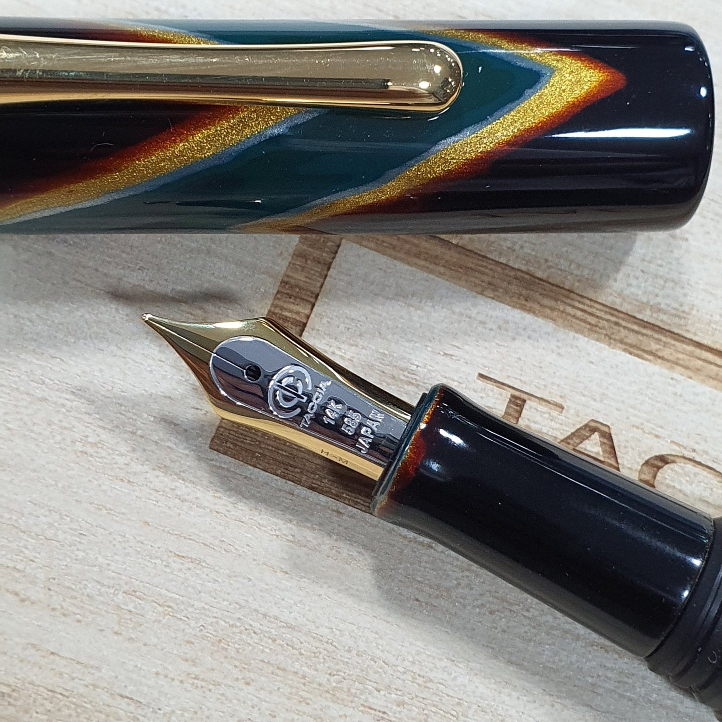 Taccia Ukiyo-e Urushi Hokusai Green Fountain Pen TF-004-GR (Limited Edition)